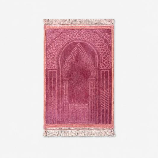 Gepolsterter amana Kinder-Gebetsteppich in Dunkelrosa mit traditionellem Mihrab-Muster und weichen Fransen