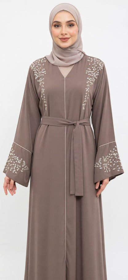 Abaya élégante brodée – Opaque et intemporelle en marron