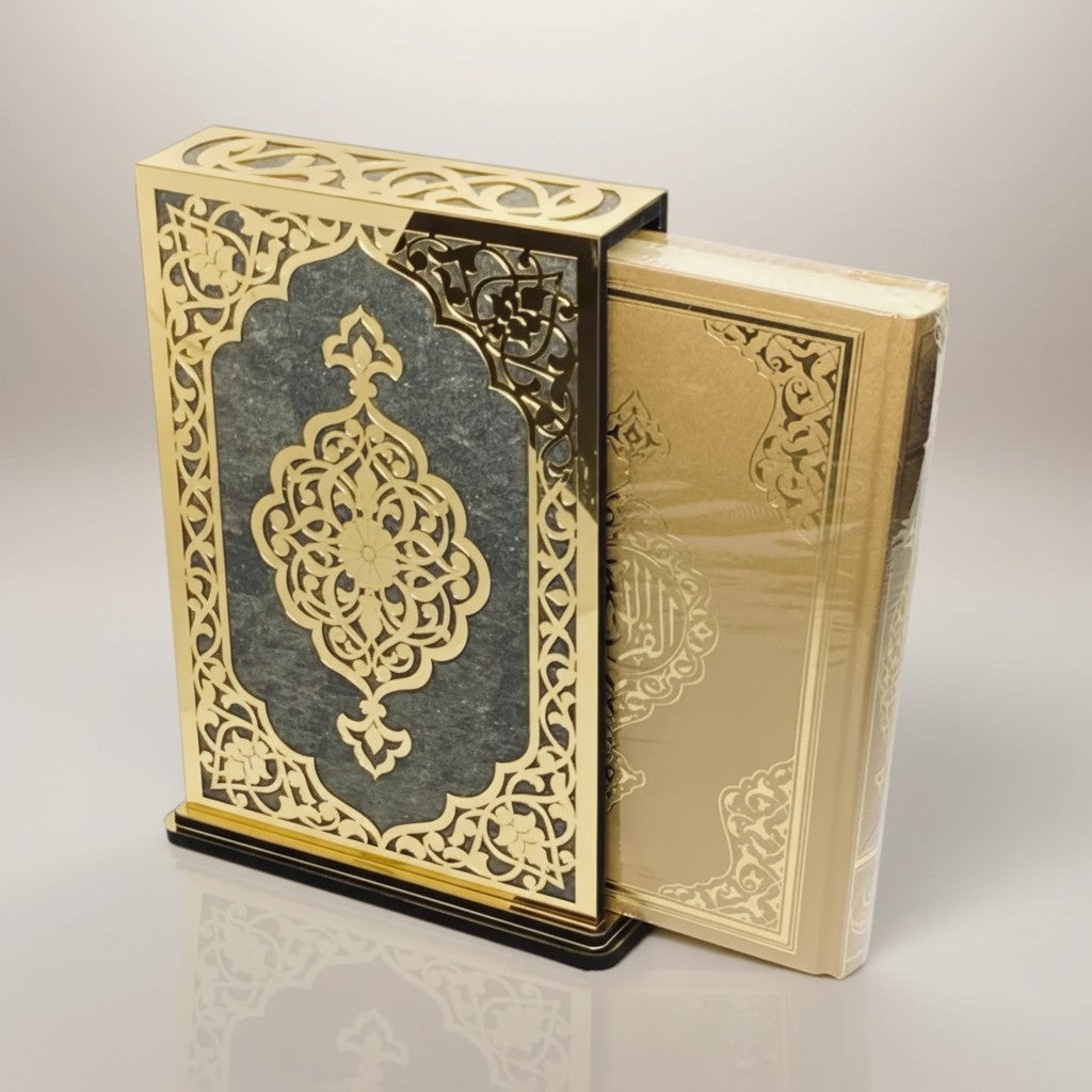 Quran Al Karim in dekorativer Stand box