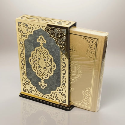 Quran Al Karim in dekorativer Stand box