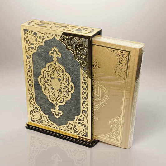 Quran Al Karim in dekorativer Stand box